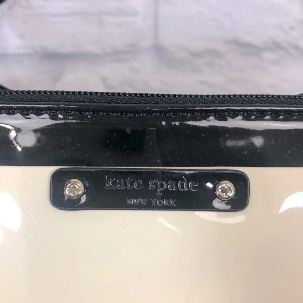 Kate Spade patent leather Striped Crossbody bag purse Pockets strap Logo